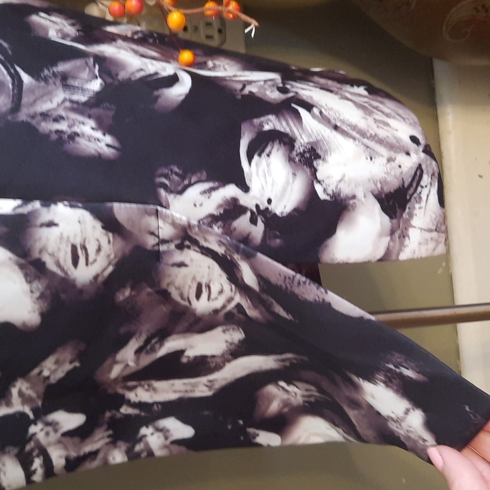 Elliatt scuba midi dress - Picture 12 of 16
